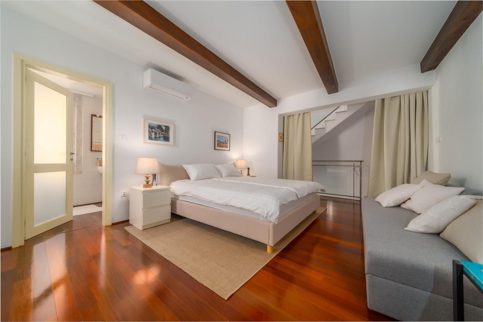 Old Town Seabreeze Residence โรวีน ภายนอก รูปภาพ