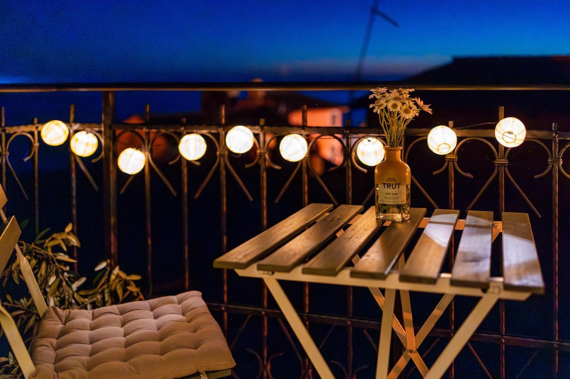 Old Town Seabreeze Residence โรวีน ภายนอก รูปภาพ
